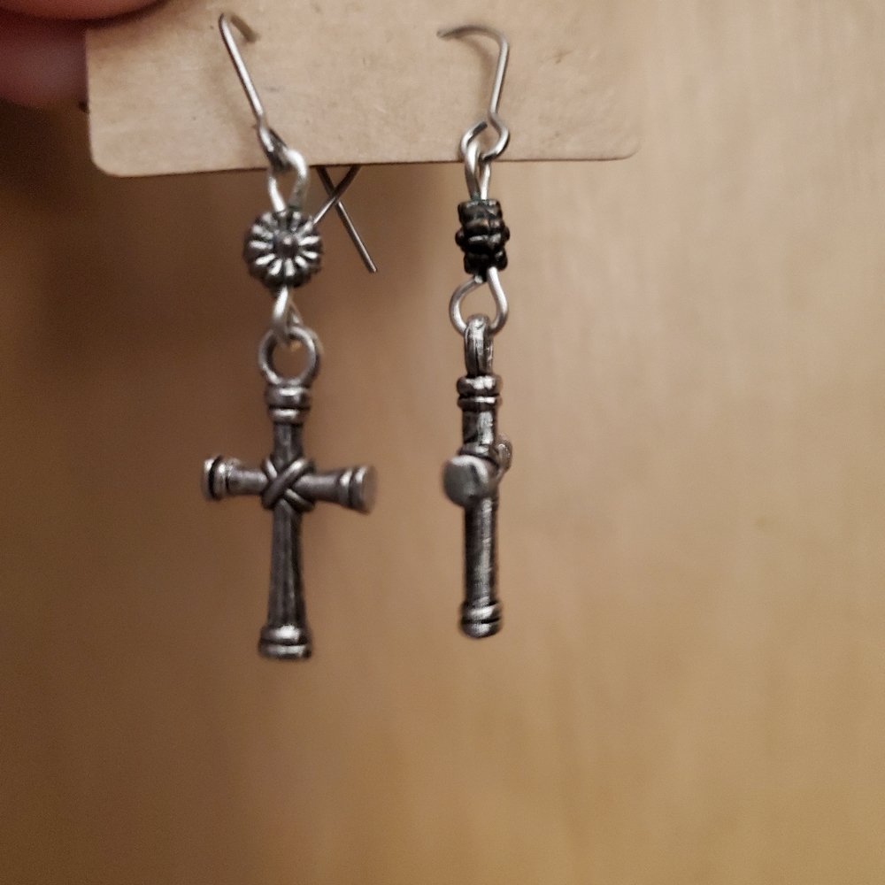 Earrings - Picture 3 of 7